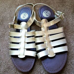 Gold sandals, size 8